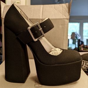 New! Steve Madden "Plaza Black" heels